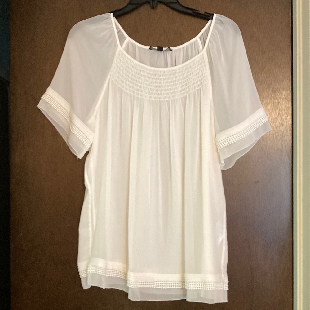 Sheer white blouse has lining size medium banana republic